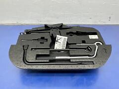 2017 - 2020 MASERATI LEVANTE M161 OEM EMERGENCY SPARE TIRE JACK ANDamp; TOOL KIT